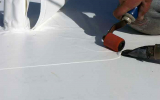 Hot air seam welding on membrane roof